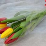 Красивые букеты из тюльпанов к 8 Марта предзаказ