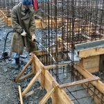 Организация срочно ищет плотника-бетонщика