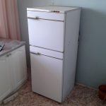 Старый холодильник, 14 лет, Атлант